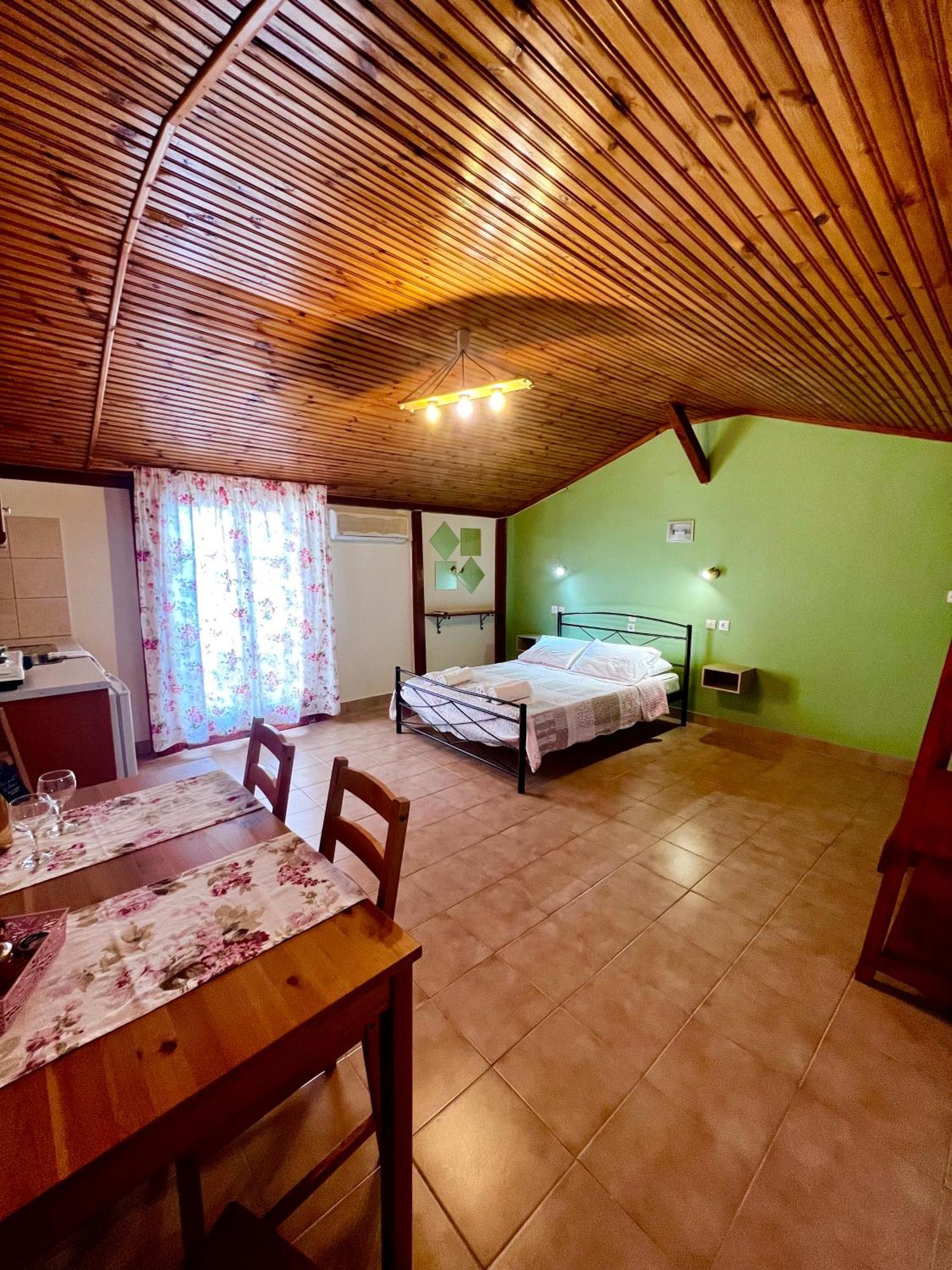 Ocean Front Studios 77 Lourdata  Ngoại thất bức ảnh