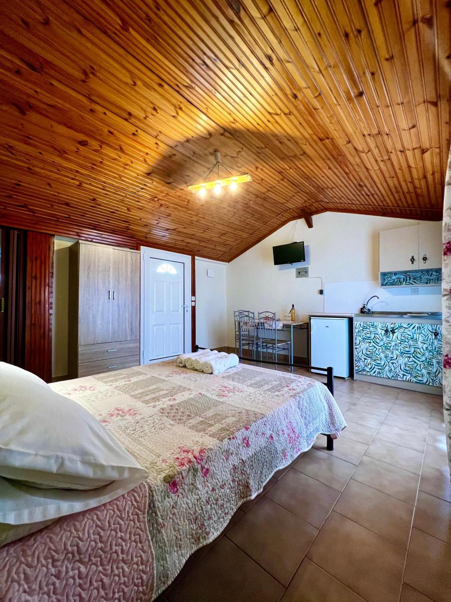 Ocean Front Studios 77 Lourdata  Ngoại thất bức ảnh